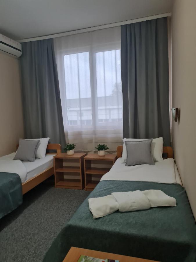 Garni Hotel Alma ปิโรต์ ภายนอก รูปภาพ