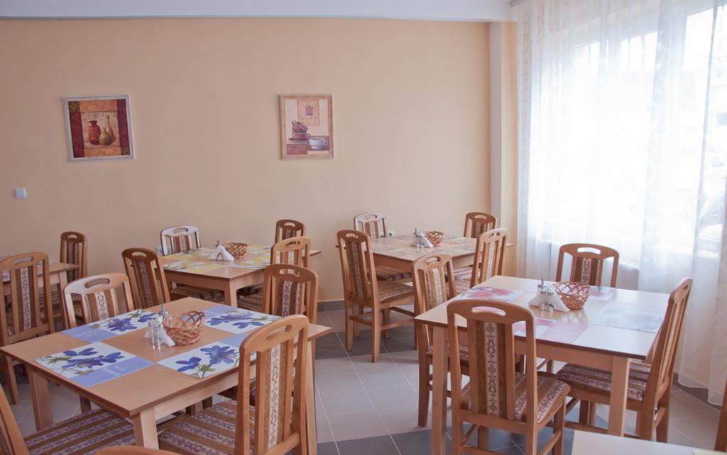 Garni Hotel Alma ปิโรต์ ภายนอก รูปภาพ