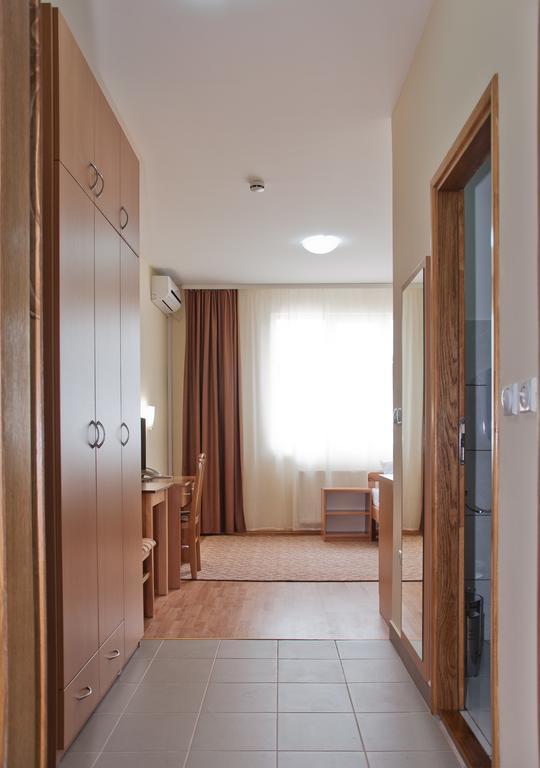 Garni Hotel Alma ปิโรต์ ภายนอก รูปภาพ